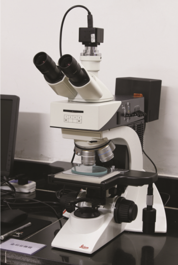 Microscópio Metalográfico
